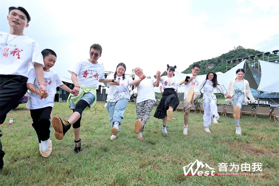 全新奧迪Q5L西部區(qū)上市發(fā)布會暨音樂之夜 全新奧迪Q5L西部區(qū)上市發(fā)布會暨音樂之夜